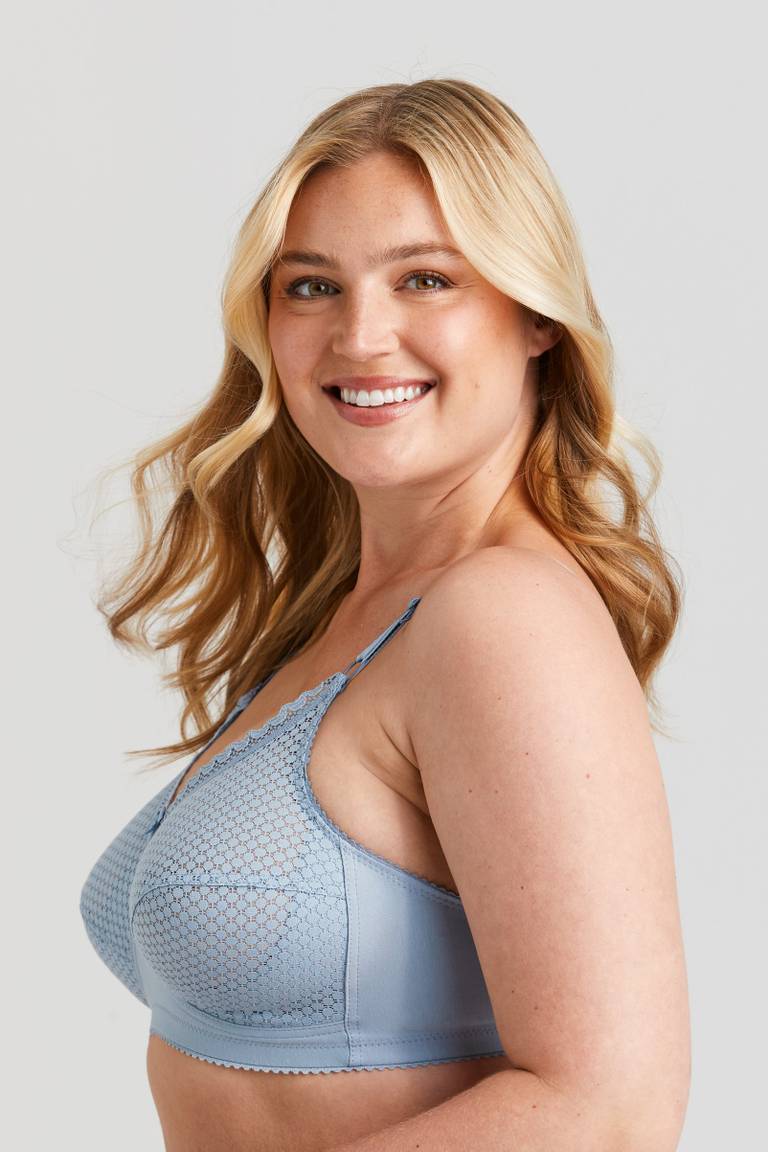 Triumph - đăVĂĄsĂĄrolj 1-et, kapsz 2-t ingyenăCsipkĂ©s melltartĂł öt szĂnben