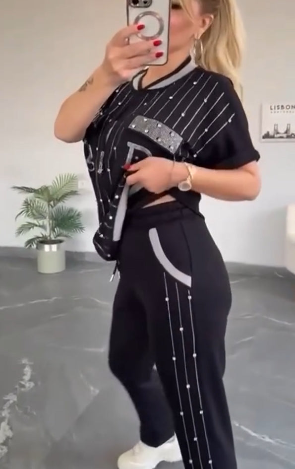 đKĂ©trĂ©szes szett cipzĂĄrral Ă©s kristĂĄlyokkal