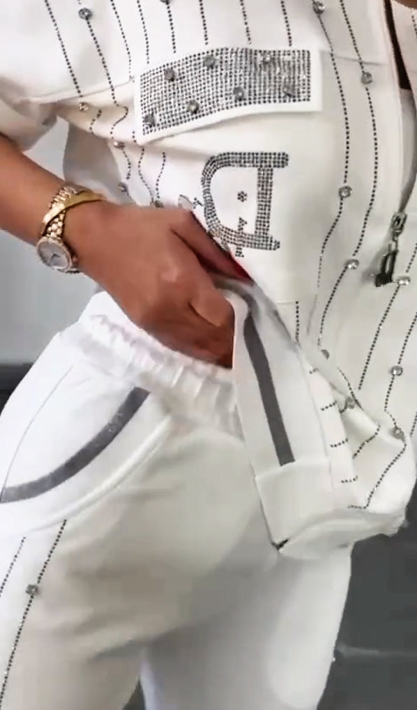 đKĂ©trĂ©szes szett cipzĂĄrral Ă©s kristĂĄlyokkal