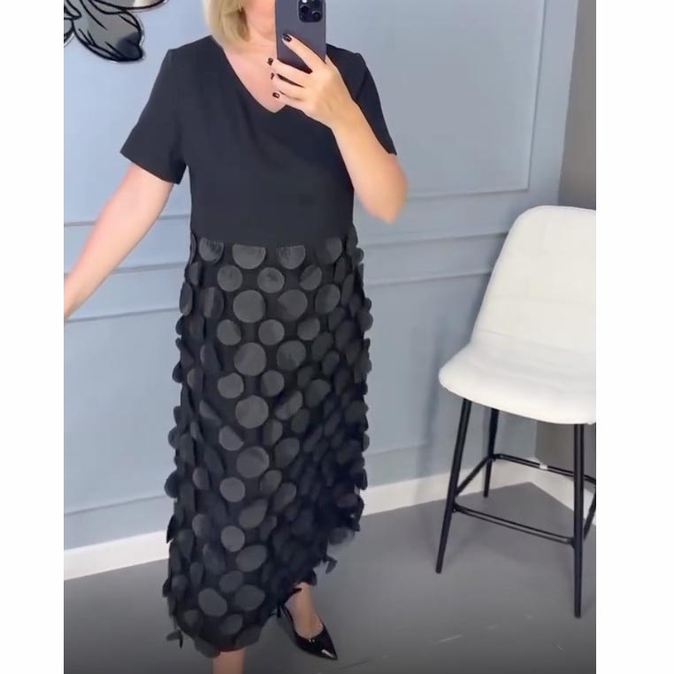 Elegáns, V-nyakú, fekete női ruha, szabálytalan zakóval, kétrészes szett