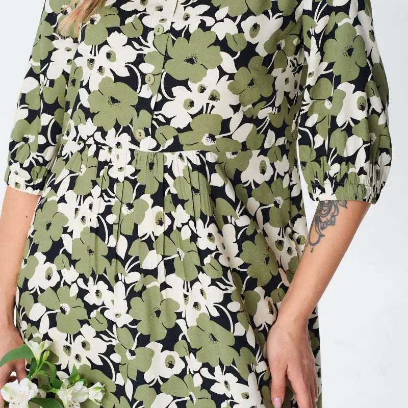 đ„Lezser virĂĄgmintĂĄs, fĂ©lujjas nĆi ruhĂĄk