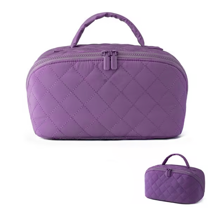 đNagy, tĂĄgas kozmetikai tĂĄska fogantyĂșval