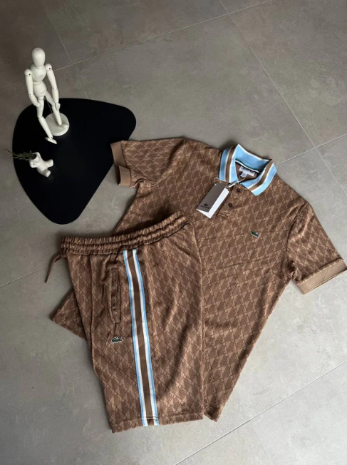 Divatos és sokoldalú, rövid ujjú lezser öltöny