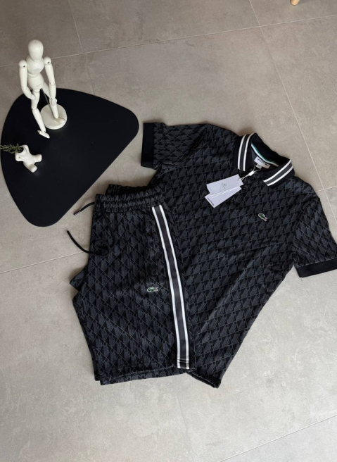 Divatos és sokoldalú, rövid ujjú lezser öltöny