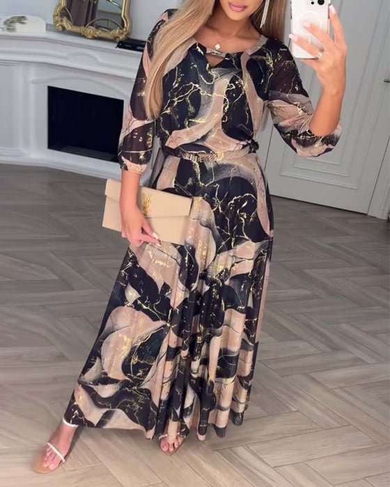 Elegáns sifon ruha nyomtatott mintával és háromnegyedes ujjakkal