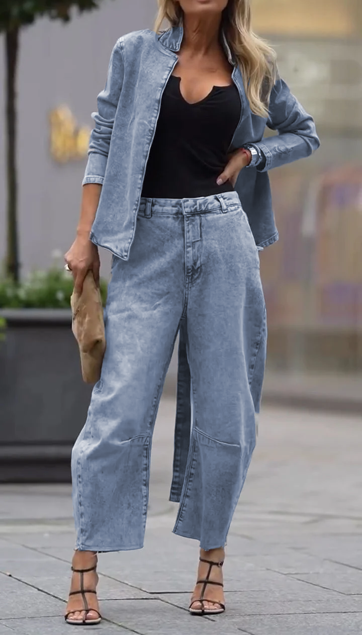 Női kerek nyakú kabát és nadrág lezser szettben