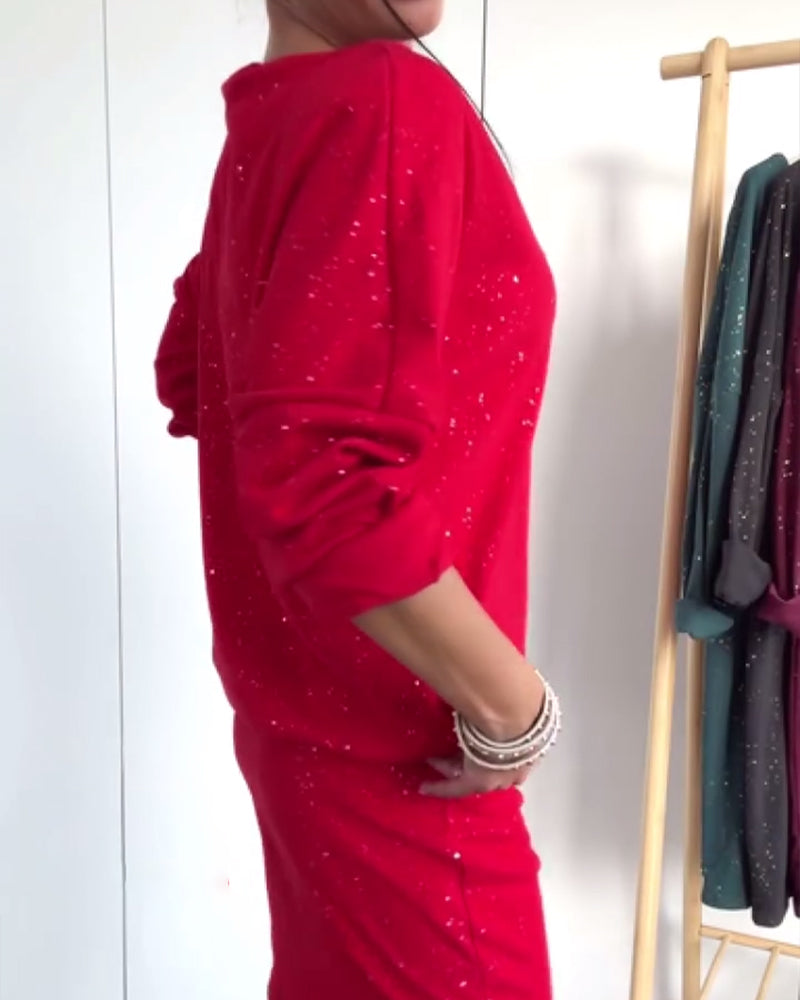 Kerek nyakkivágású és finom brokáttal ellátott ruha