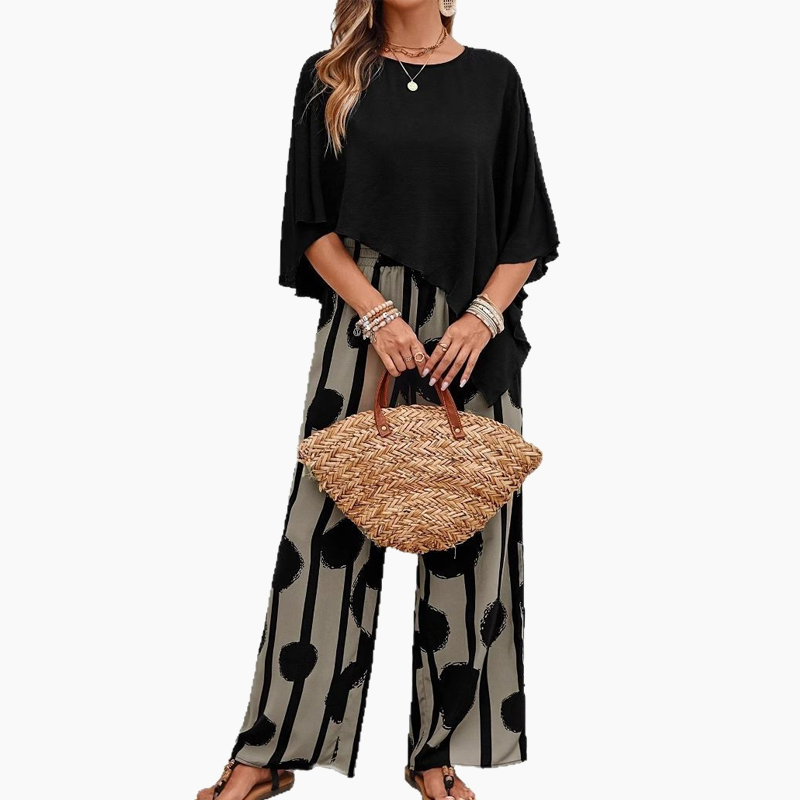 Elegáns szett háromnegyedes ujjú felsővel és mintás nadrággal