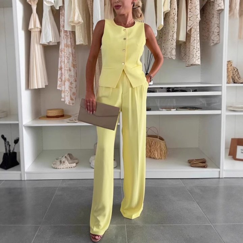 Női ujjatlan felső és hosszú nadrág