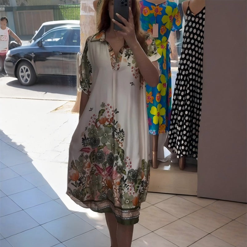 Laza virágmintás ruha V-nyakkal