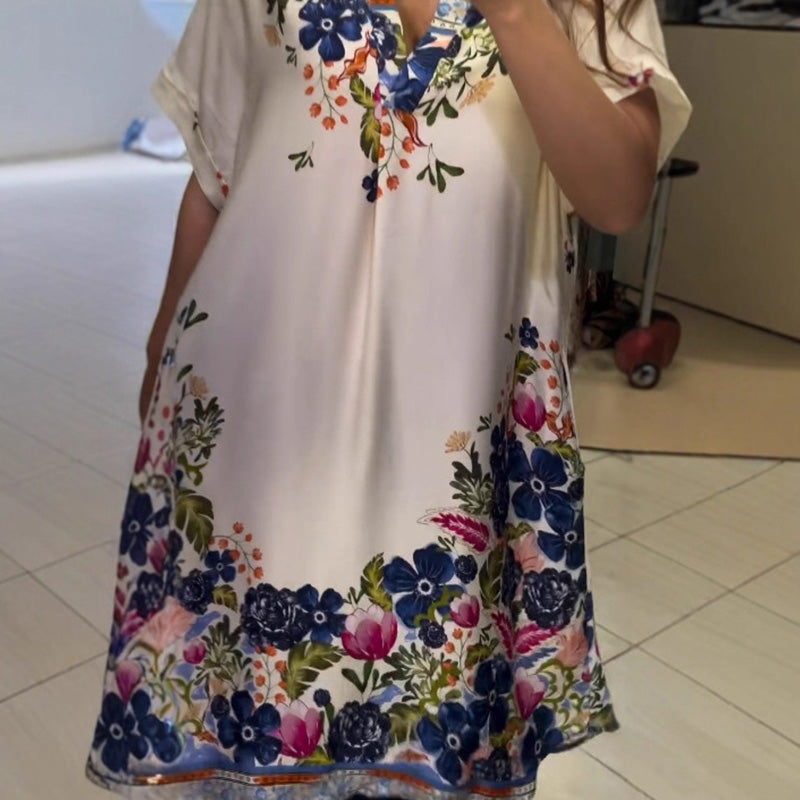 Laza virágmintás ruha V-nyakkal